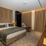 Consul فندق 4*