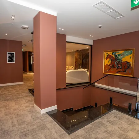 Consul Hotel